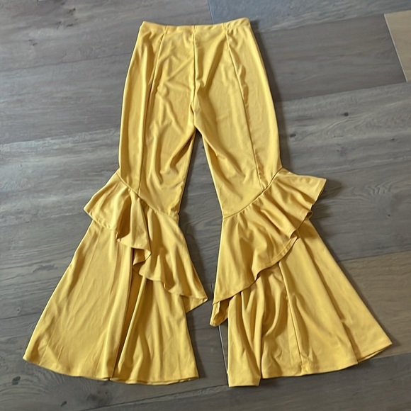 Super Fun Mustard Yellow Ruffle Bell Bottoms Size Medium - Picture 10 of 11